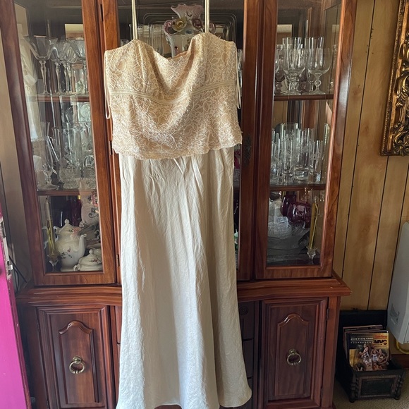 **Beautiful 2 Piece Champagne Gold Gown with lace jacket** - Picture 2 of 10